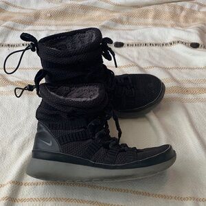 Best 25+ Deals for Nike Fur Boots | Poshmark